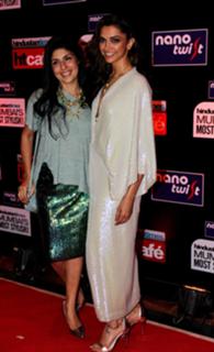 Deepika Padukone feet photo thumbnail