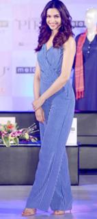 Deepika Padukone feet photo thumbnail