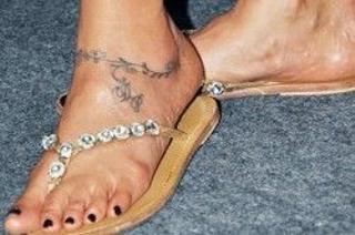 Deepika Padukone feet photo thumbnail