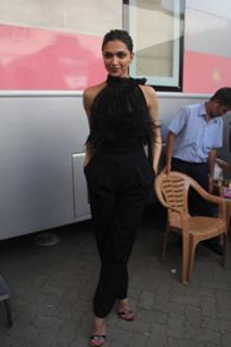Deepika Padukone feet photo thumbnail