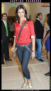 Deepika Padukone feet photo thumbnail