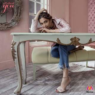 Deepika Padukone feet photo thumbnail
