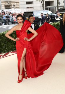 Deepika Padukone feet photo thumbnail