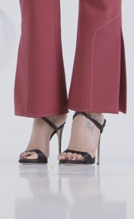 Deepika Padukone feet photo thumbnail