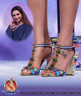 Deepika Padukone feet photo thumbnail