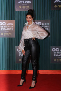Deepika Padukone feet photo thumbnail