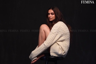 Deepika Padukone feet photo thumbnail