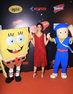 Deepika Padukone feet photo thumbnail