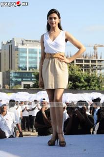Deepika Padukone feet photo thumbnail