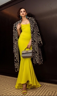 Deepika Padukone feet photo thumbnail