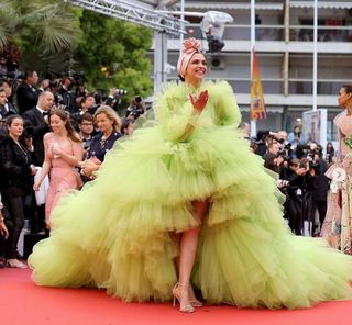 Deepika Padukone feet photo thumbnail