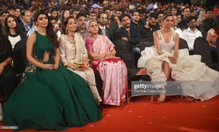 Deepika Padukone feet photo thumbnail