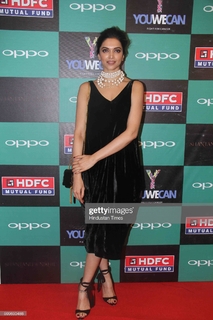 Deepika Padukone feet photo thumbnail