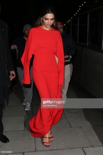 Deepika Padukone feet photo thumbnail