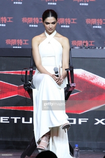 Deepika Padukone feet photo thumbnail