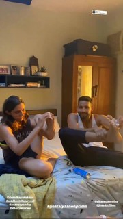 Deepika Padukone feet photo thumbnail