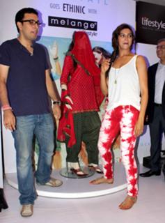 Deepika Padukone feet photo thumbnail