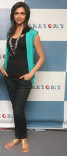 Deepika Padukone feet photo thumbnail