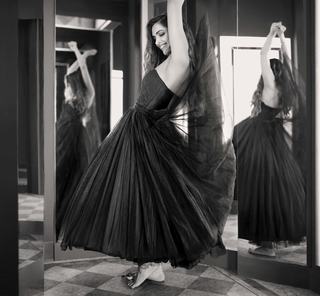 Deepika Padukone feet photo thumbnail