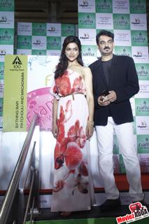 Deepika Padukone feet photo thumbnail