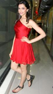 Deepika Padukone feet photo thumbnail