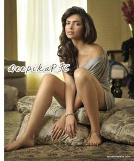 Deepika Padukone feet photo thumbnail