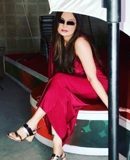 Deepshikha Nagpal feet photo 16