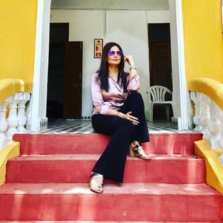 Deepshikha Nagpal feet photo 15