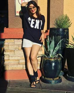 Deepshikha Nagpal feet photo 11