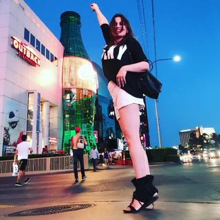 Deepshikha Nagpal feet photo 10