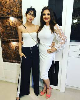 Deepshikha Nagpal feet photo 3