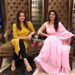 Deepshikha Nagpal feet photo 17