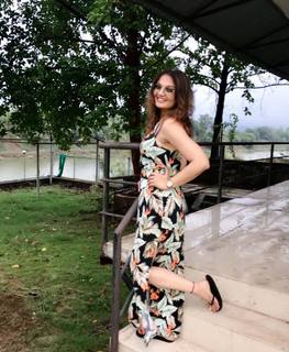 Deepshikha Nagpal feet photo 12