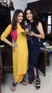 Deepshikha Nagpal feet photo 7