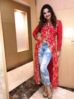 Deepshikha Nagpal feet photo 4