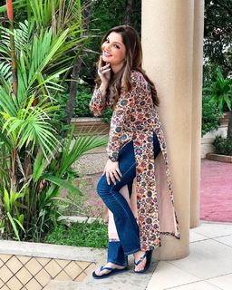 Deepshikha Nagpal feet photo 16