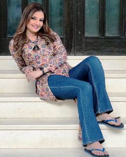 Deepshikha Nagpal feet photo 15