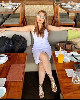Deepshikha Nagpal feet photo 13
