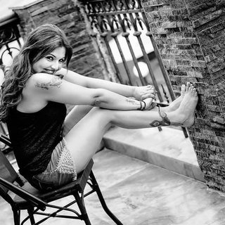 Deepshikha Nagpal feet photo 12