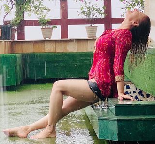 Deepshikha Nagpal feet photo 1