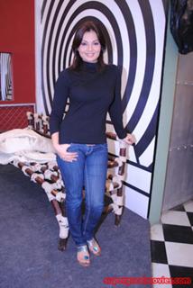 Deepshikha Nagpal feet photo 20
