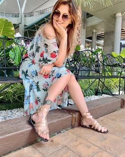 Deepshikha Nagpal feet photo 19