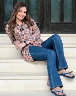 Deepshikha Nagpal feet photo 11