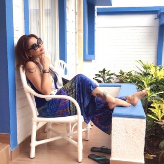 Deepshikha Nagpal feet photo 7