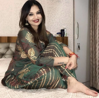 Deepshikha Nagpal feet photo 18
