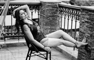 Deepshikha Nagpal feet photo 17