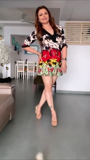 Deepshikha Nagpal feet photo 8