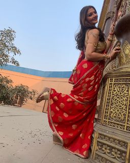 Deepshikha Nagpal feet photo 20