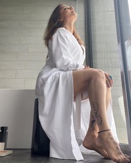 Deepshikha Nagpal feet photo 9