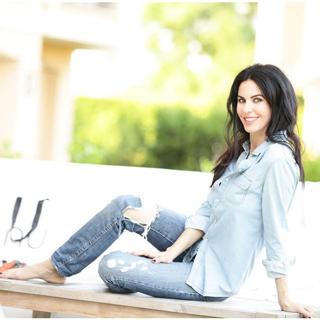 Defne Samyeli feet photo 1